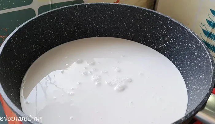 Heat the pan and add 250ml of coconut milk. Simmer over low to medium heat for about 5 minutes until it separates.