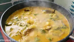 Spicy Catfish Curry with Yila Leaves: A Southern Thai Delight