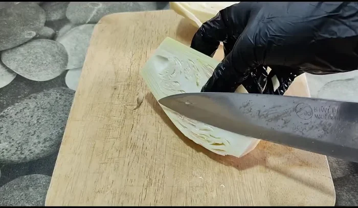 Cut the banana blossom into bite-sized pieces. The size is up to your preference.