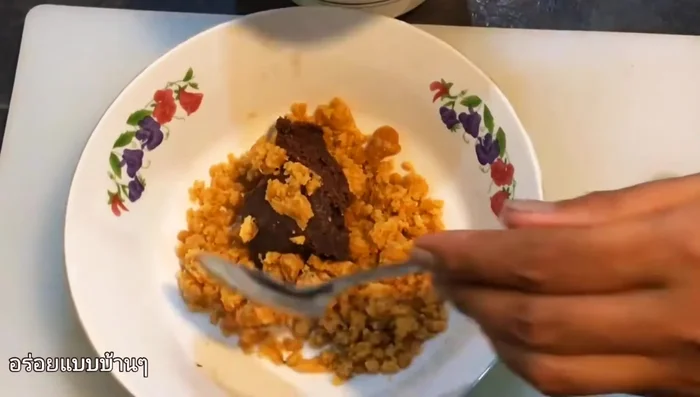 Add a little water (plain or warm) to help dissolve the coconut sugar and shrimp paste.