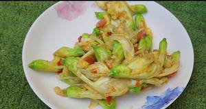 Stir-fried Sesbania Flowers with Shrimp Paste: Easy Thai Recipe