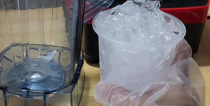 Add ice to the glass.