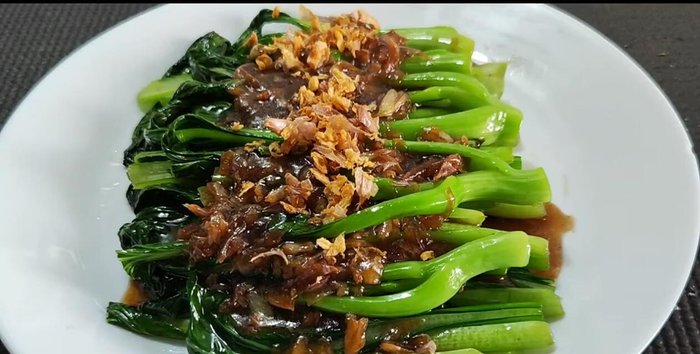 Garnish with the remaining fried garlic and pepper. (307.68)