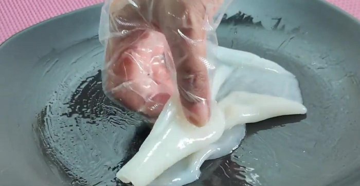 Stack the cooled noodle sheets, oiling between each layer to prevent sticking.