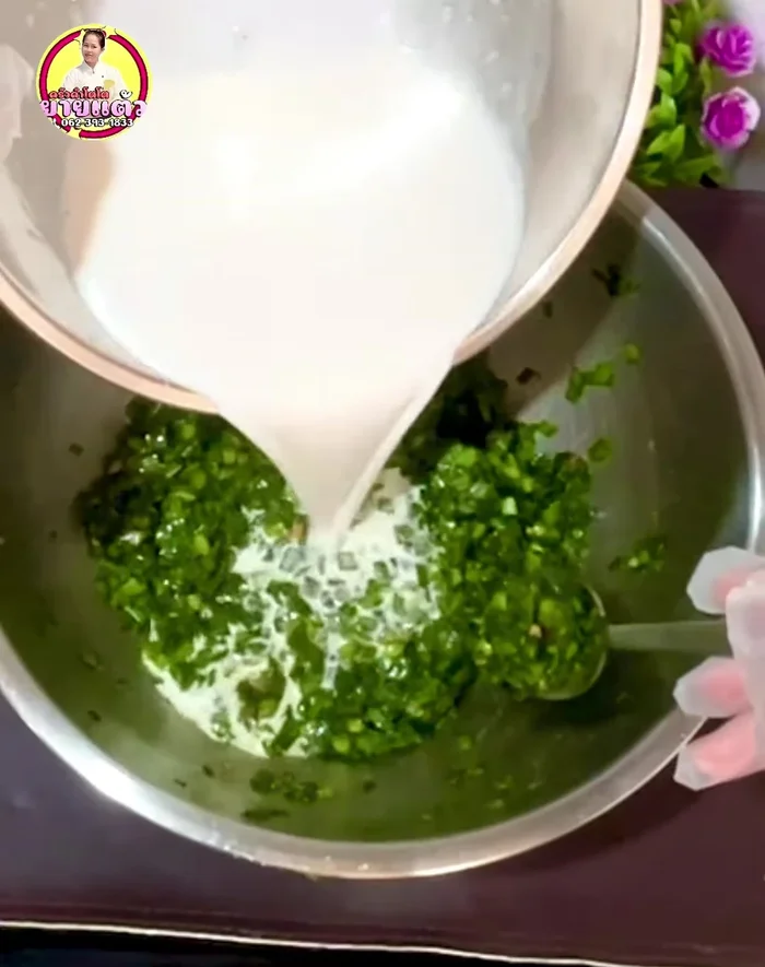 Combine the chives mixture with the flour mixture. Pour into an aluminum mold.