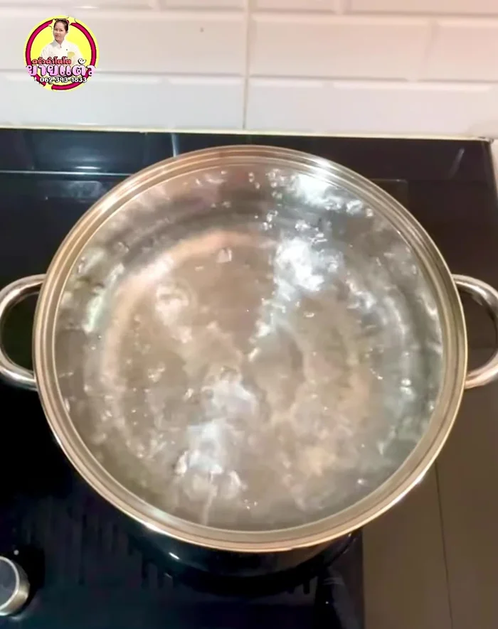 Steam for 20 minutes over medium heat. Mix the flour before steaming.