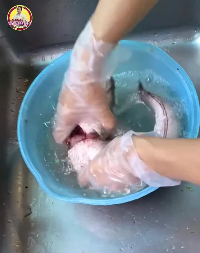 Rinse the fish 1-2 times or until the water runs clear. Soak the fish in water with 2 tablespoons of salt for about 5 minutes to kill germs and enhance flavor. Rinse again.