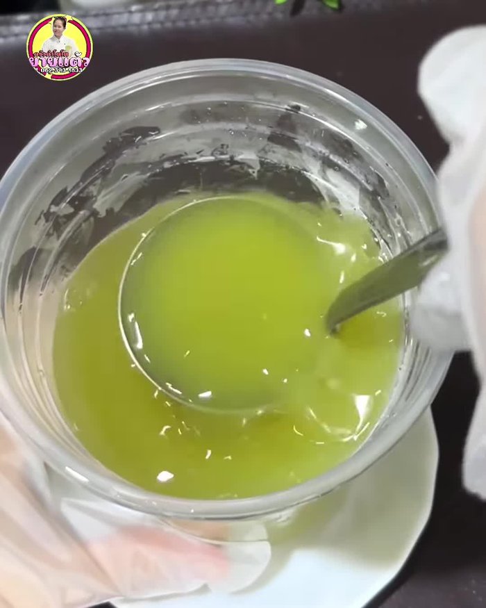 Mix the sugarcane juice with fresh glutinous rice.