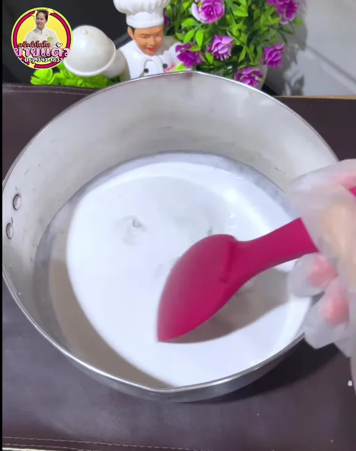 Prepare coconut milk mixture: Combine coconut milk, salt, and sugar. Stir until sugar dissolves. Add pandan leaves and simmer until boiling. Turn off heat and set aside.