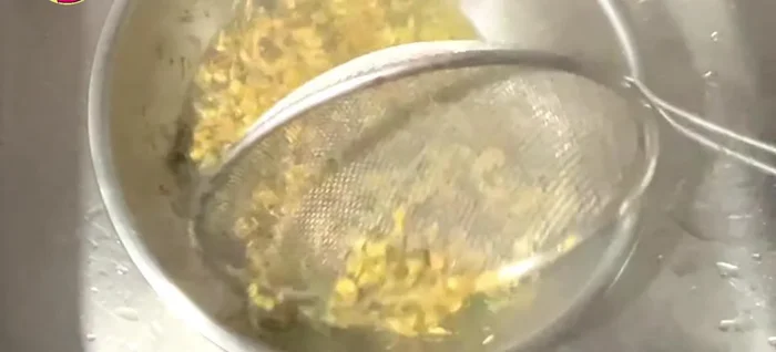 Stir gently to avoid breaking the pollen.