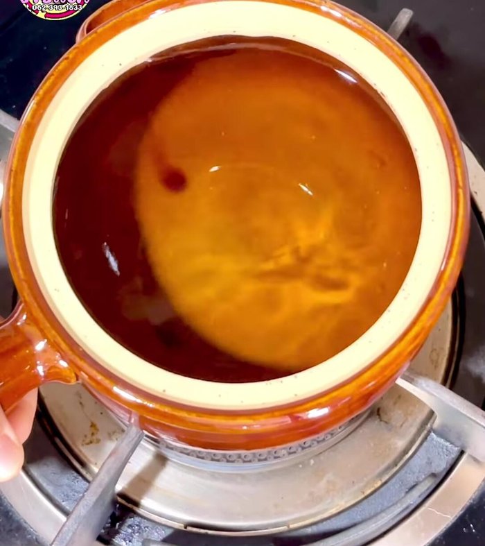Place a jar containing the flowers and water into the boiling water and let it boil for about 5 minutes.