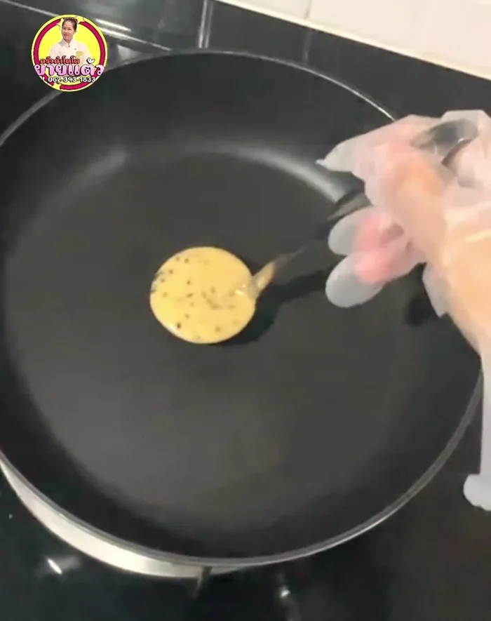 While still hot, you can either fold the cooked Thong Muan into a sheet or roll it up using chopsticks or a rolling pin.