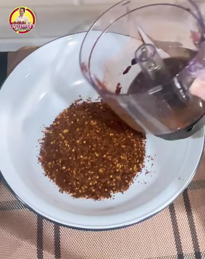 Blend the roasted chilies until fine.