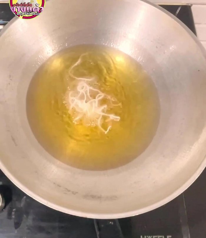 Fry the noodles for 3-4 seconds per side, until they puff up. Remove from the oil and set aside.