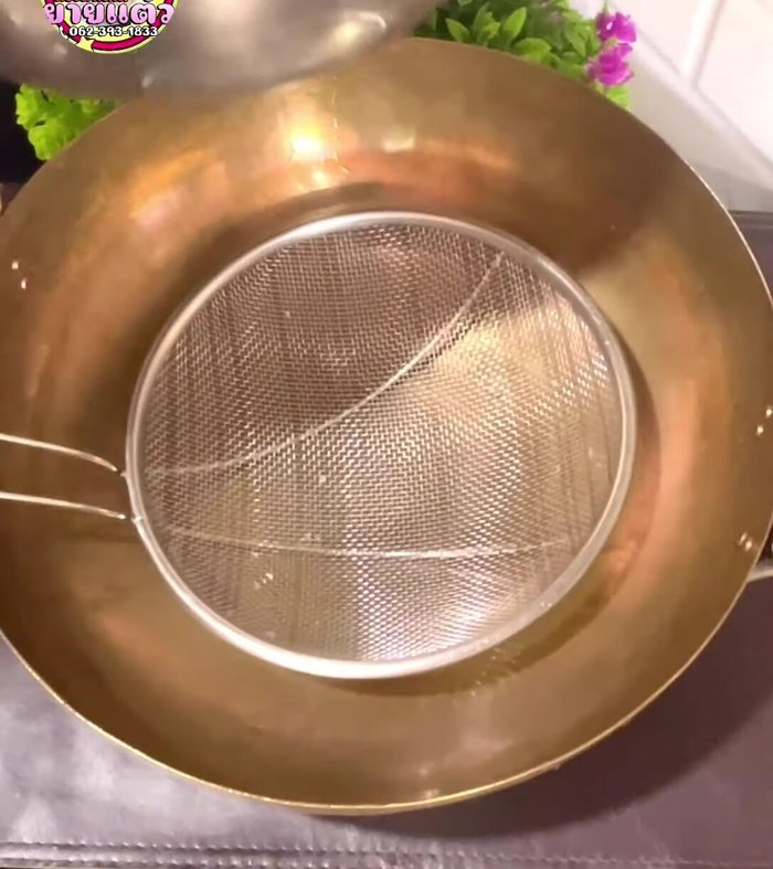 Strain the mixture through a fine-mesh sieve or thin cloth to remove any remaining pulp and rubbery bits.