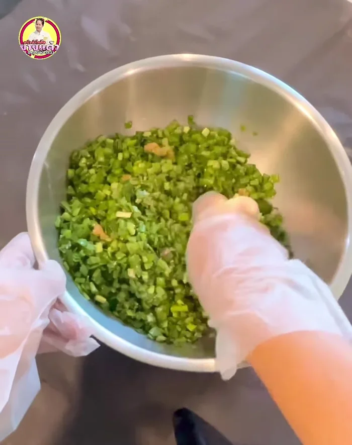 Knead the chives for 2-3 minutes until soft. Add rice flour, tapioca flour, and gradually add plain water while mixing until a smooth batter forms.
