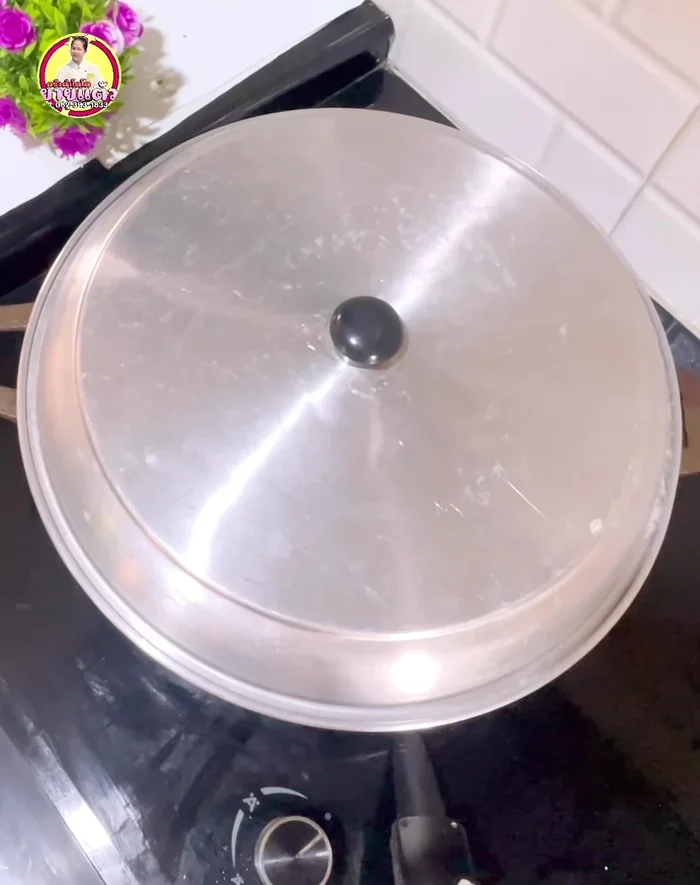 After 5 minutes, flip the cakes and cook for another 2 minutes. Let cool slightly.