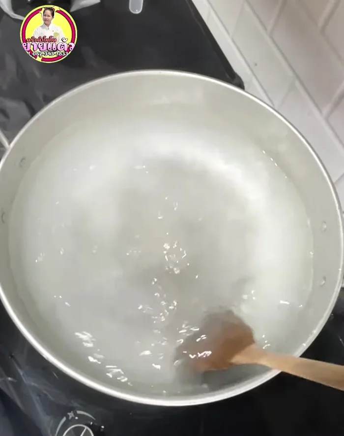 Mix 4000 ML of water with 300 grams (or 1 sachet) of salt. Stir until dissolved.