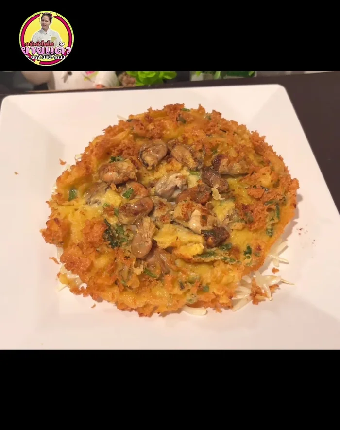Place the cooked omelette on top of the bean sprouts. Serve with the sauce.