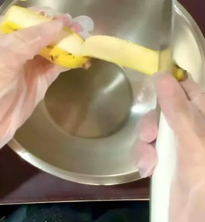 Prepare the mangoes: Cut off the ends, peel, and cut into small pieces. (10.559)