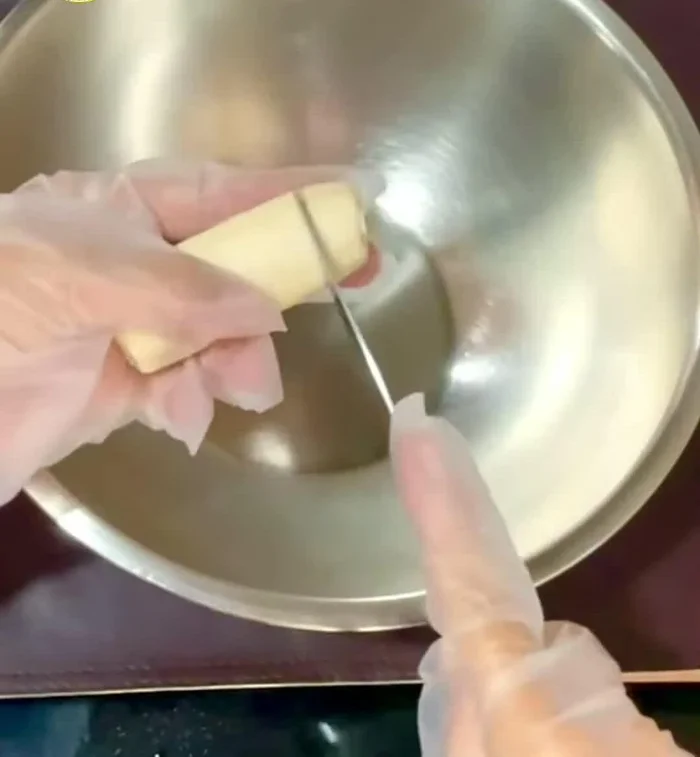 Prepare the bananas: Peel and cut into small pieces. Grind until smooth. (14.48)