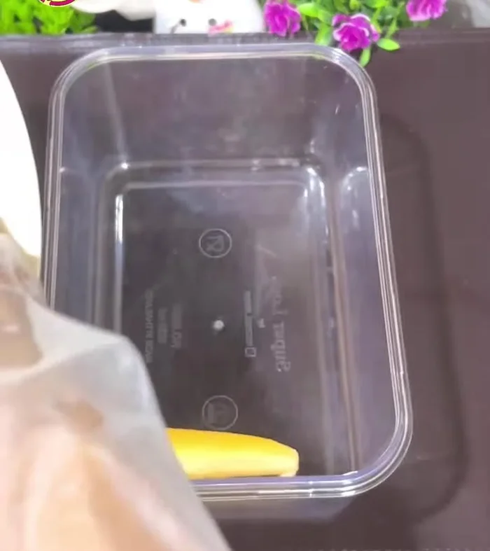 Place the snow lotus in a container, close the lid tightly, and refrigerate.