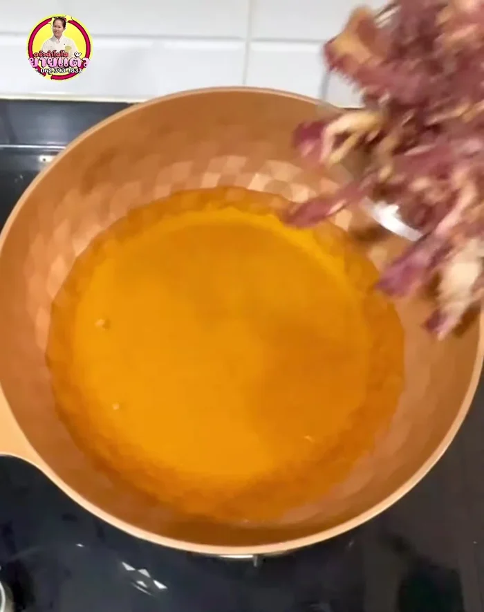 Heat a pan over medium-high heat. Once the oil is hot, fry the sun-dried pork for 7-8 minutes until crispy on the outside and soft on the inside.