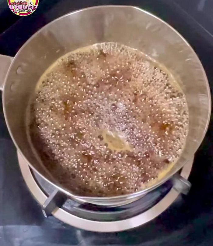 Turn off the heat and let the syrup cool completely.
