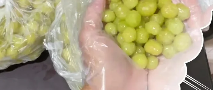 Soak the frozen star gooseberries in the cooled salt brine for at least 1 night (or 1 hour after thawing).