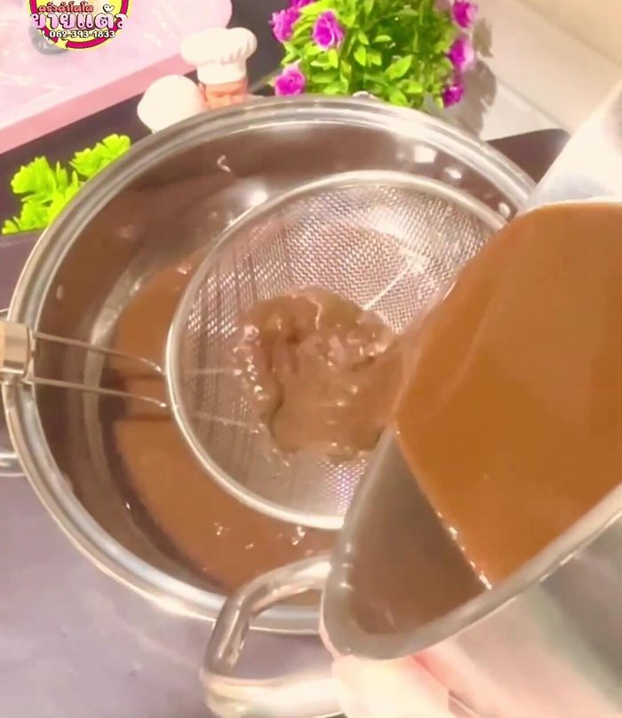 Once cooled, strain the mixture to separate the pulp and liquid.