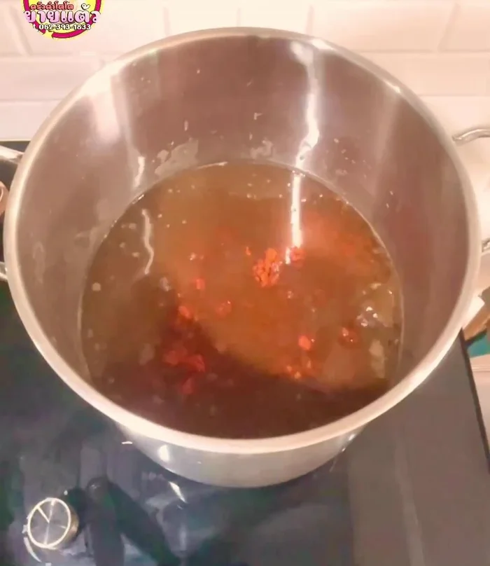 Mix all ingredients well and add Kathin leaves.