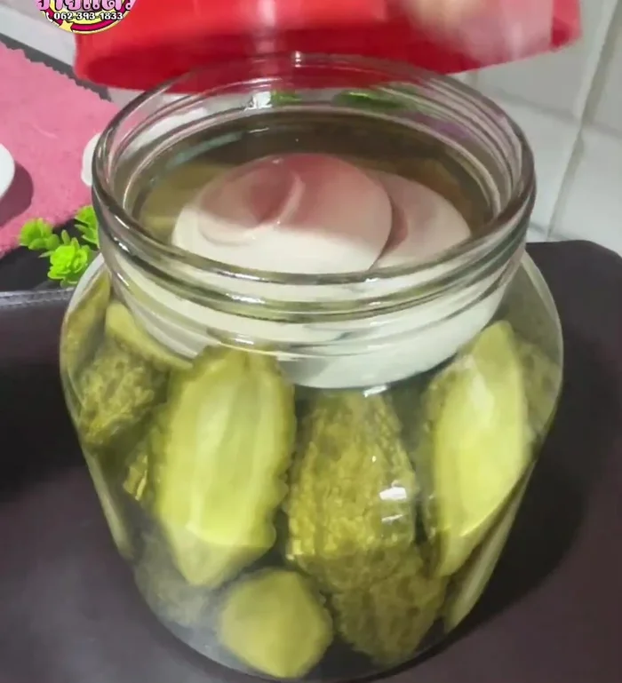 Seal the jar and let it pickle for 2 days at room temperature.