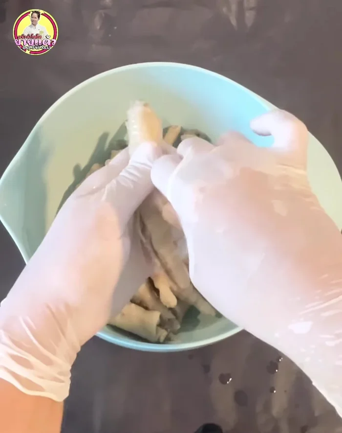 Remove small bones from the fingers. [157.28]