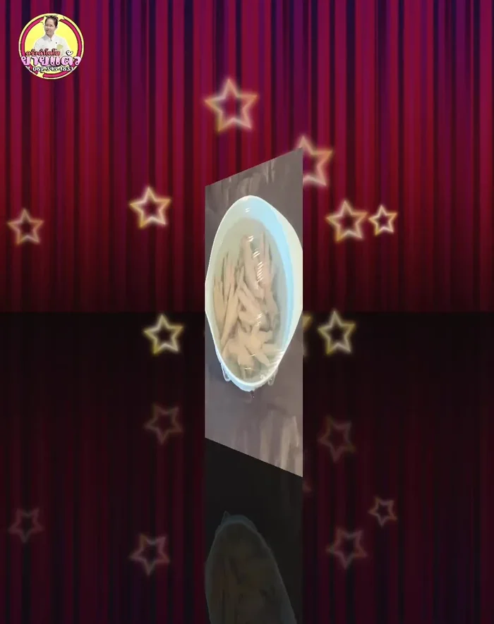 Submerge chicken feet in the baking soda water. Cover and refrigerate overnight. This will create a bouncy texture and make peeling easier. [75.28]