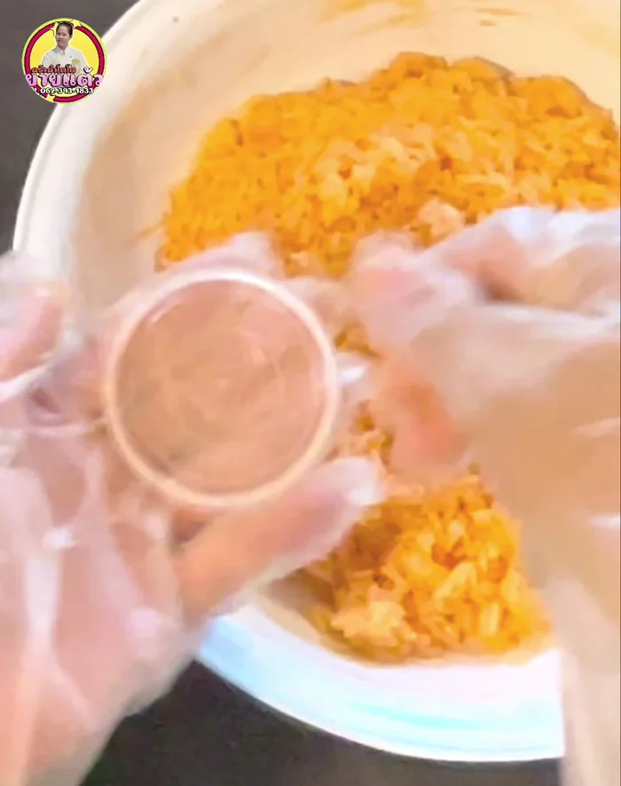 Shape the rice crackers: Press the rice mixture into 6cm diameter molds, ensuring it's tightly packed, especially around the edges. Use your palm or fingers to shape the crackers.