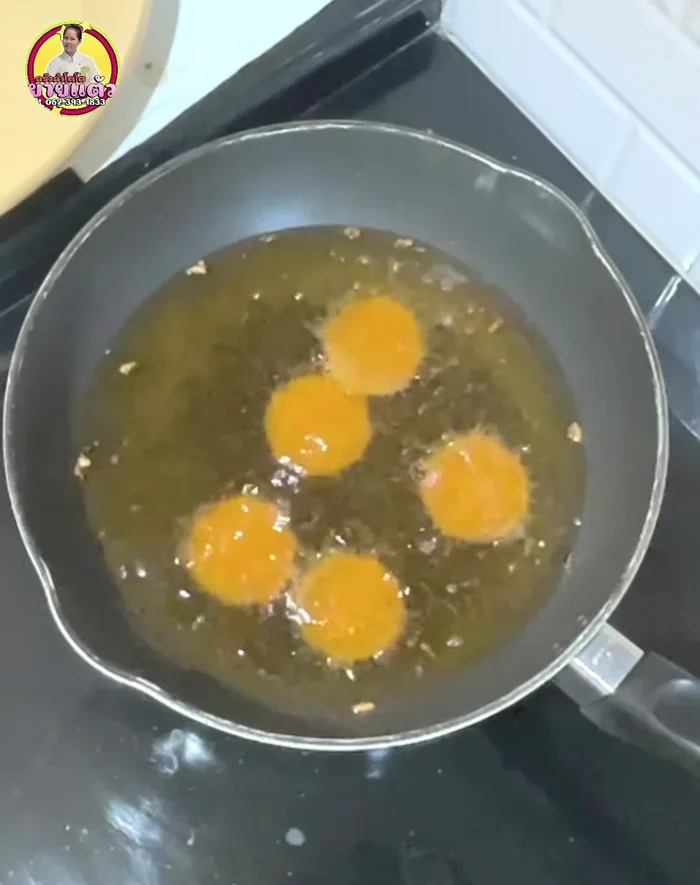 Fry the rice crackers: Heat oil in a pan over medium-high heat. Fry the rice crackers until golden brown and crispy, ensuring all sides are coated in oil.