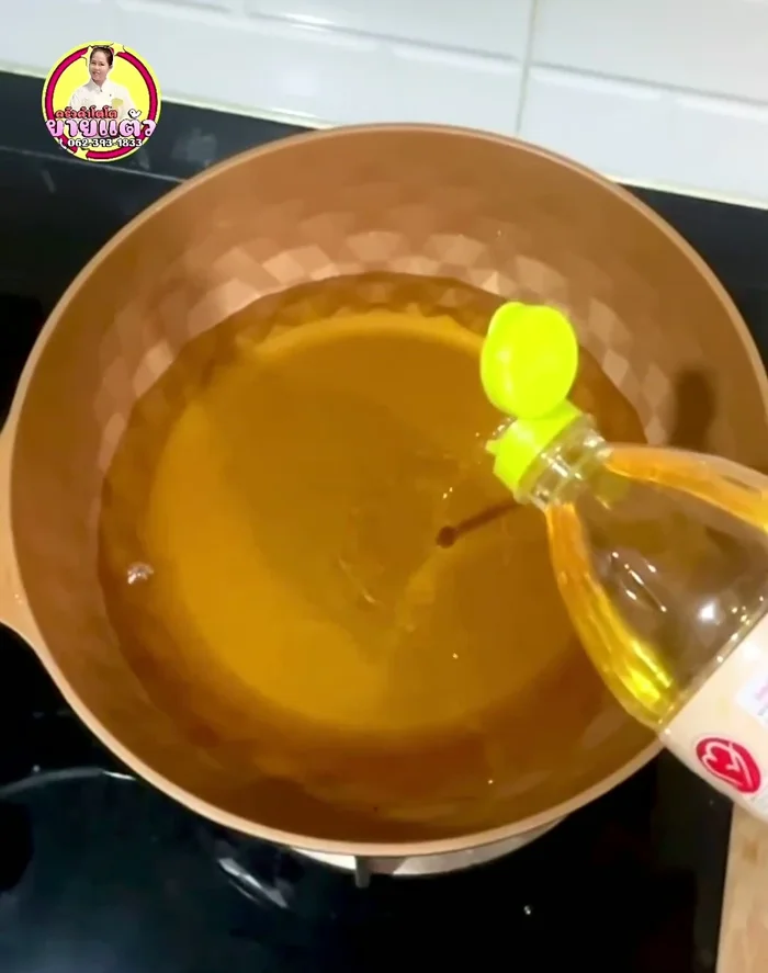 Heat oil in a pan over medium-high heat. Test if the oil is hot enough by dipping a skewer; bubbles indicate readiness.