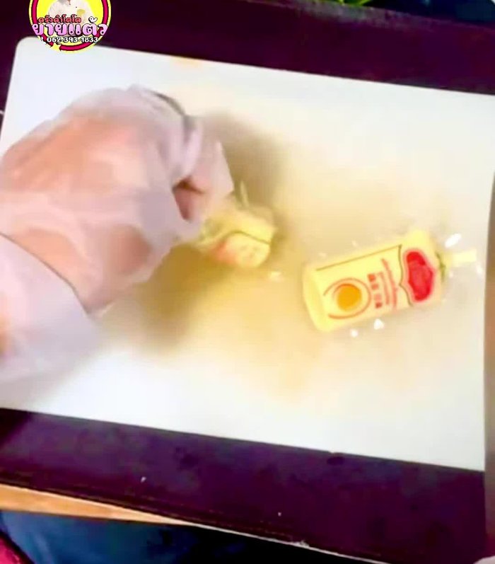 Cut 3 tubes of egg tofu into 4-6 pieces.