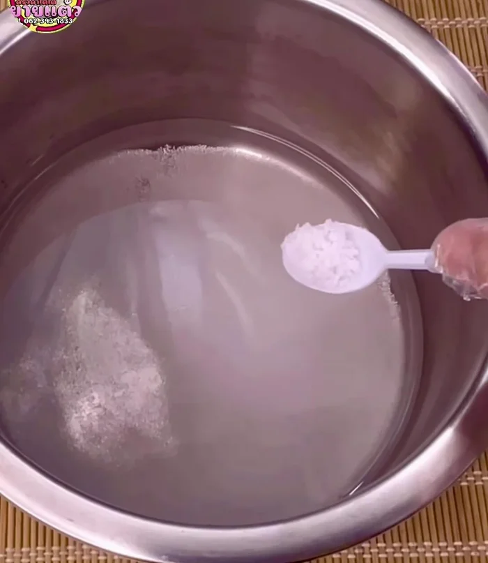 Prepare coconut syrup: Combine sugar, water, salt, and pandan leaves. Stir until sugar dissolves. Heat until boiling, then add coconut milk and simmer for 1-2 minutes. Remove from heat and let it rest.