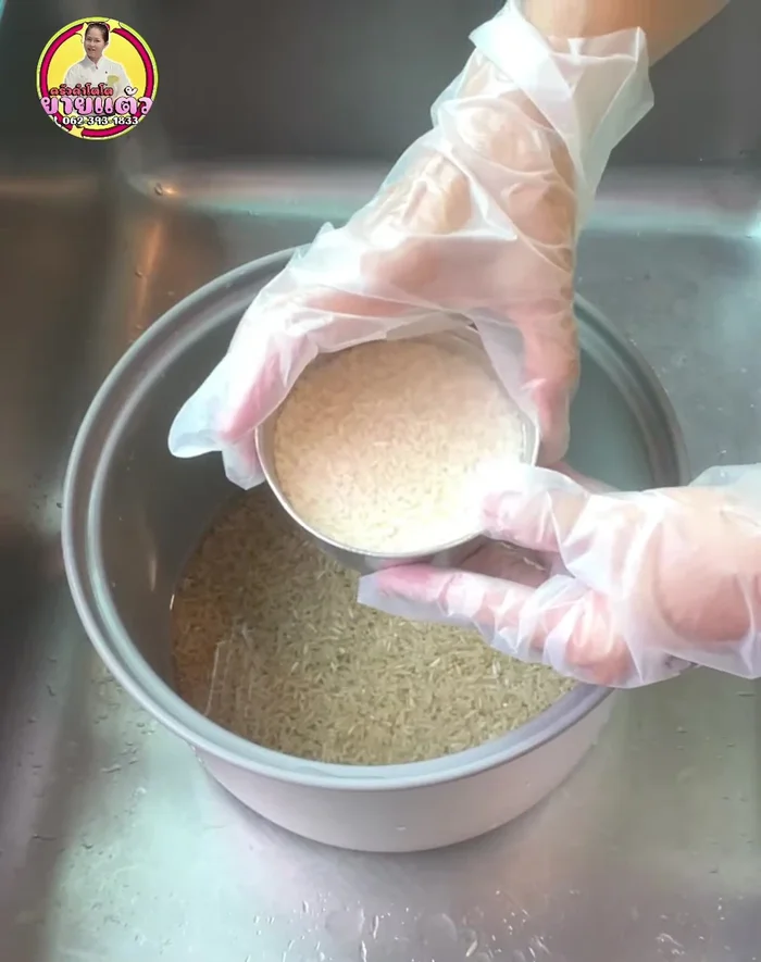 Place the aluminum cup filled with rice (2/3 full) into the center of the pot.