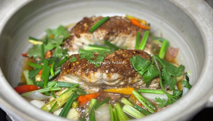 Garnish with green onions and serve hot.