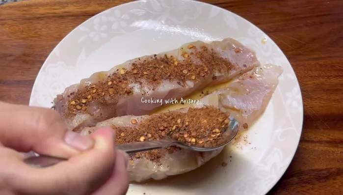 Prepare the Mala seasoning, ginger, garlic and other ingredients.