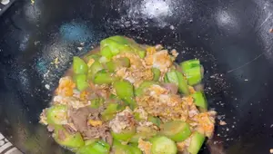 Green & Fragrant Stir-fried Squash with Eggs: A Simple Thai Recipe