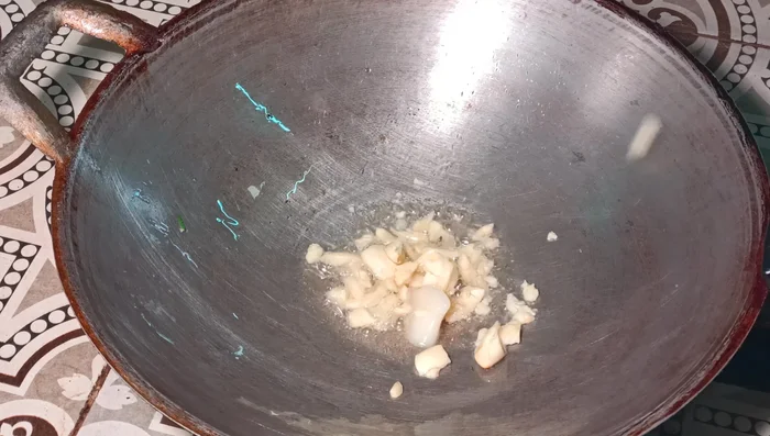 Add garlic and cook until fragrant and yellow.