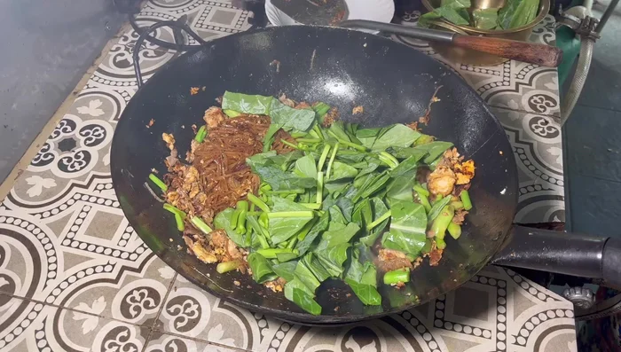 Add kale leaves (adjust amount to preference).