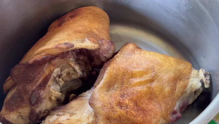 Transfer the fried pork legs to a pot.