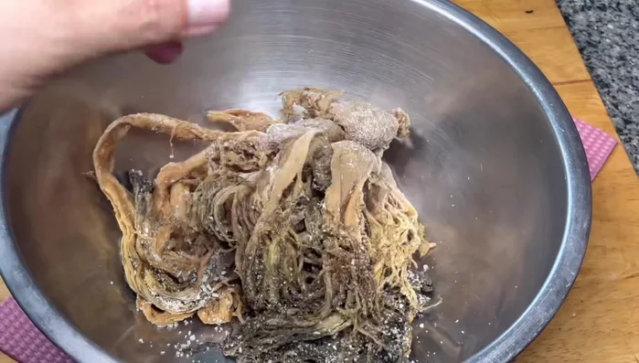Thoroughly wash the dried pickled mustard greens 7-8 times to remove any sand, salt, and debris. Blanch for about 3 minutes, rinse, and squeeze out excess water.