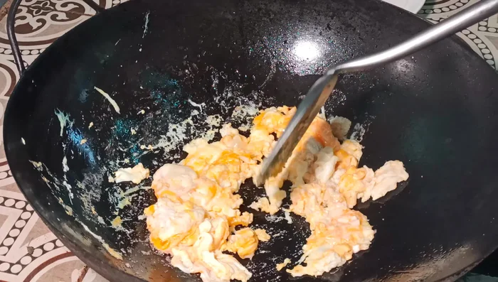 Heat oil in a wok or frying pan over medium heat.