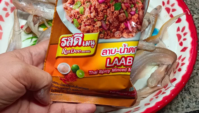 Add 2-3 heaped teaspoons of Laab seasoning powder (depending on your preference). (25.439)