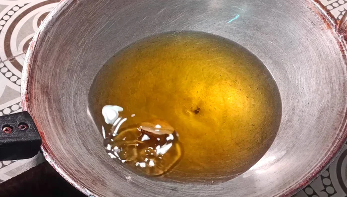 Heat cooking oil in a pan over medium-low heat. (67.32)